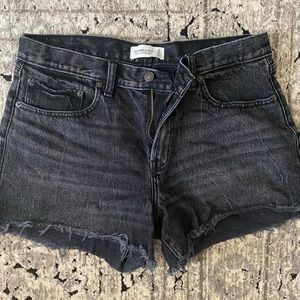 Abercrombie & Fitch Mid Rise Boyfriend Short
